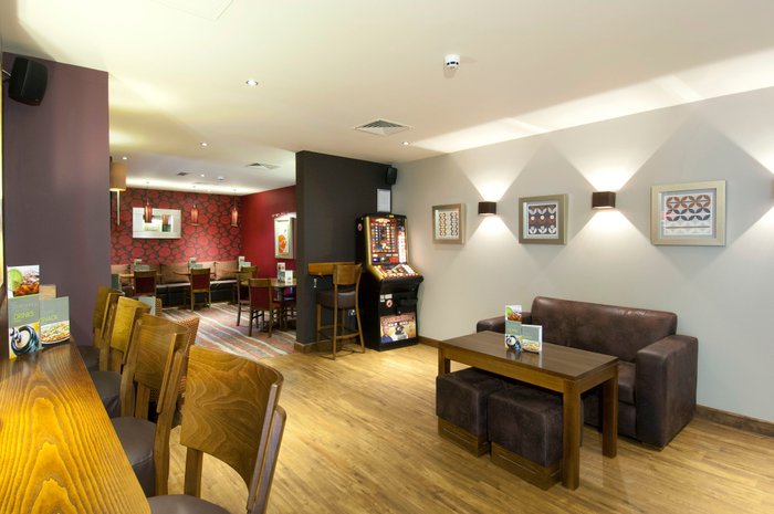 Premier Inn High Wycombe Central Hotel Restaurant: Pictures & Reviews ...