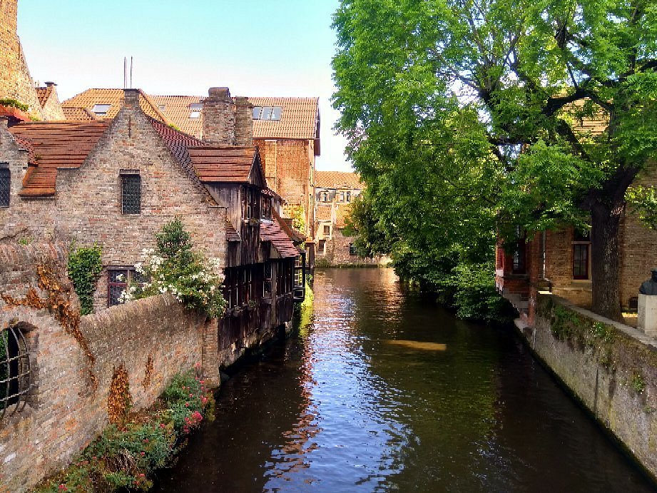 Exploring the Beauty of the Bonifacius Bridge in Bruges: A Hidden Gem