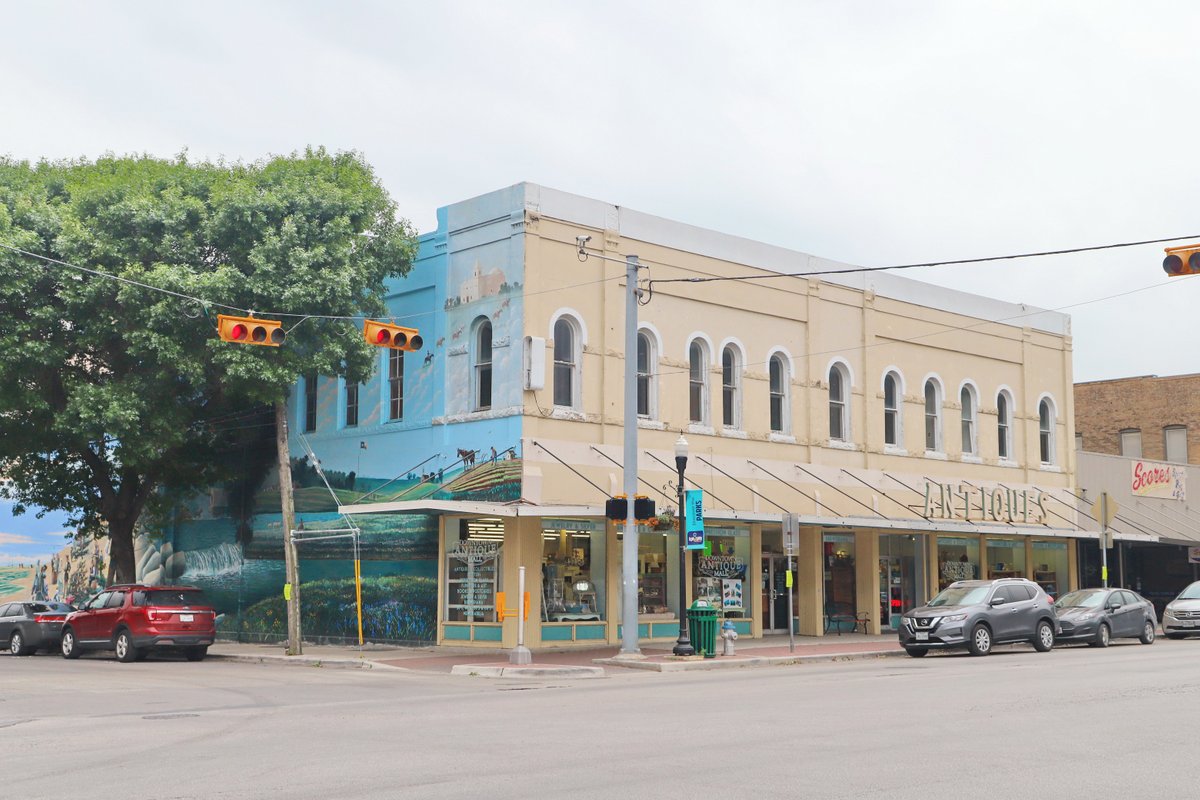 DOWNTOWN ANTIQUE MALL (New Braunfels): Ce qu'il faut savoir