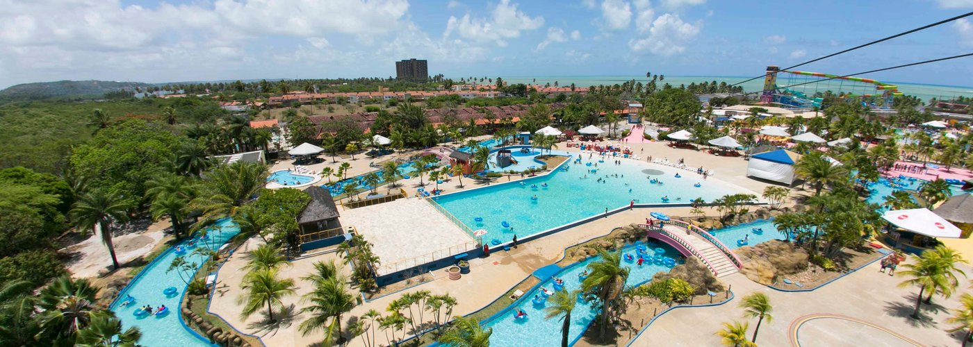 Localizado no litoral norte de Pernambuco é sinônimo de diversão e alegria numa área de
90.000m², onde estão distribuídas mais de trinta atrações como Toboáguas, Piscina com

Ondas artificiais, Rio lento, playgrounds infantis e muito mais.

Funciona de Setembro a Março anualmente para a felicidade de quem quer curtir o verão com muita alegria e segurança.