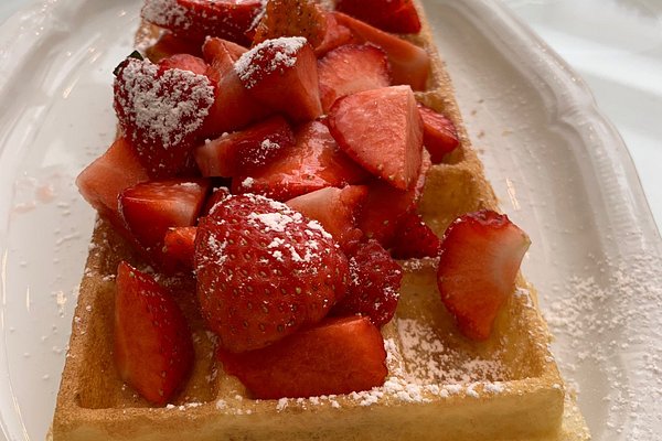 Belgian Waffles in Brugge • European Cuisine, Culture & Travel©