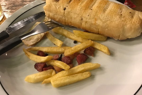 Salão quando abriu a casa (ainda vazio) – Foto de Hamburgueria do Vale,  Tremembé - Tripadvisor