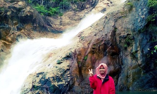 It was so awesome when I throwback my first hiking at Hutan Lipur Berkelah, Pahang. It was so beautiful scenery of 7 levels of the waterfall! I wish I can go back there when I have my free time.