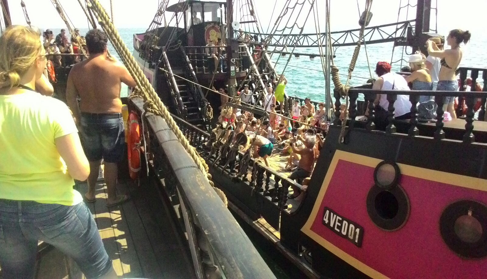 jolly roger pirate cruise at sea fotky