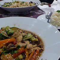 Kyllingwok med ris og Penne polio.
