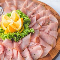 tagliere di tonno affumicato