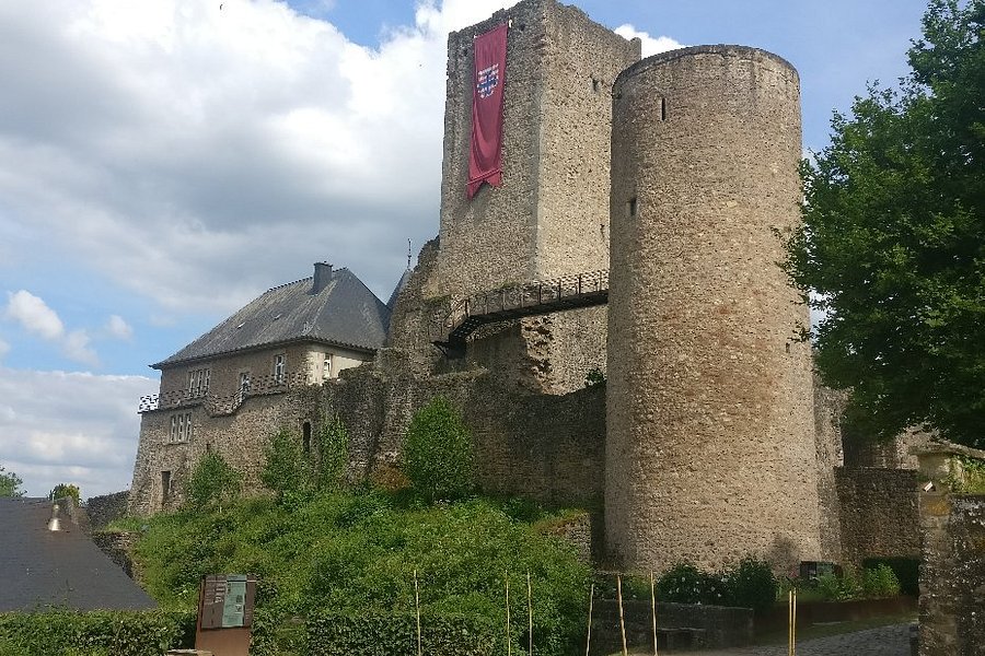 Chateau d'Useldange image