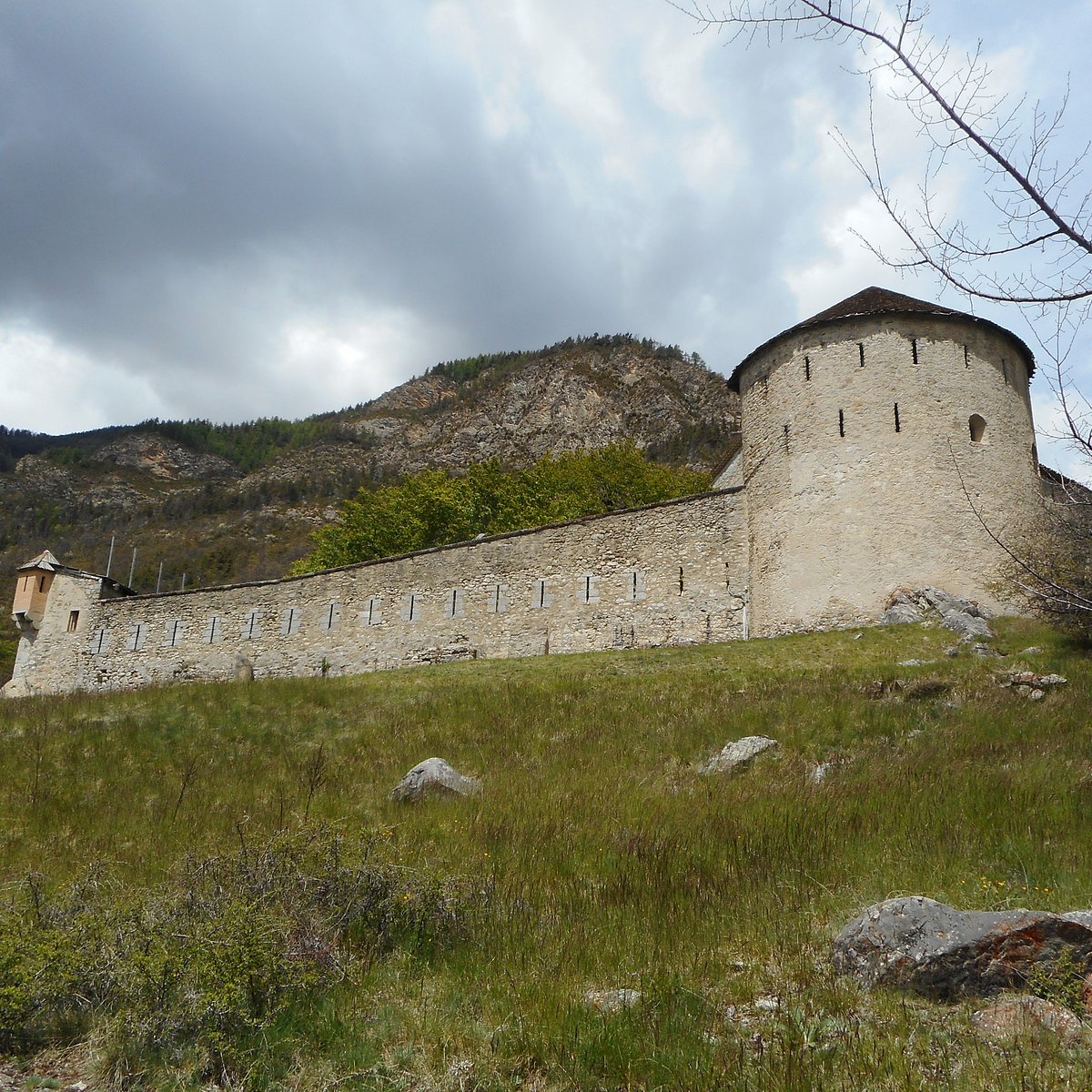 Le fort. Добой Босния и Герцеговина. Добой Сербия. Город Добой. Добой крепость Республика Сербская.