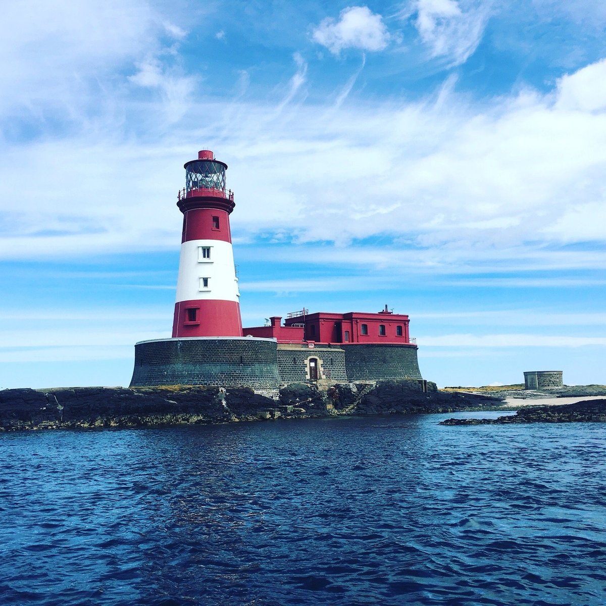 Маяк отзывы. Маяк Альбион (phare d’Albion). Отктыка Лонгстонский Маяк. Longstone Lighthouse.