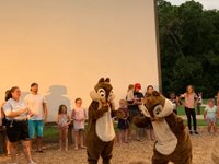 Thata Orlando Vida nos EUA 🇺🇸 on Instagram: Você já fez esse passeio ou  tem vontade de fazer? O O Chip 'N Dale's Campfire Sing-A- Long é uma  atração de um Resort