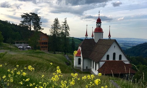 Eine der schönsten Kirchen und schönsten Lagen der Zentralschweiz!