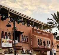 Restaurant sur 4 terrasses panoramiques dont la 4 ème la plus haute de la médina offrant une vue de 360 degré sur tout le Marrakech