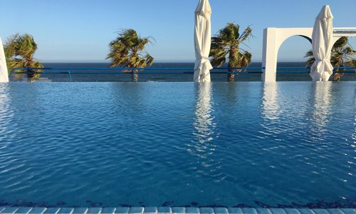 La piscina es mas bien pequeña
