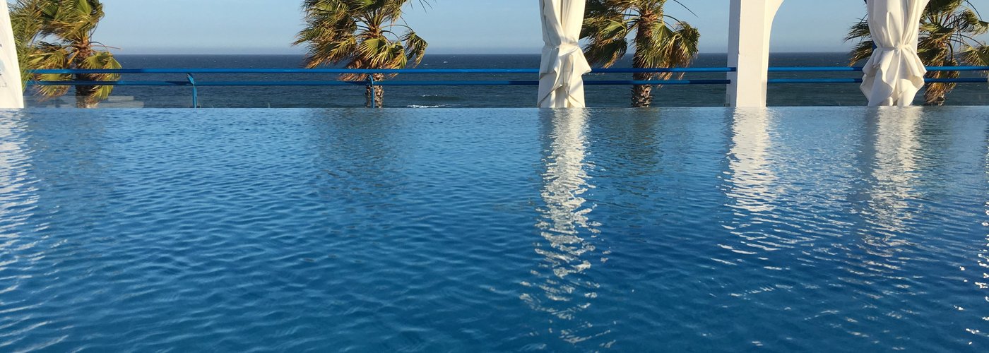 La piscina es mas bien pequeña