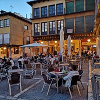 Terraza del restaurante, situado en la esquina del fondo.