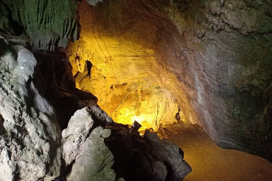 Hoa Cuong Cave image