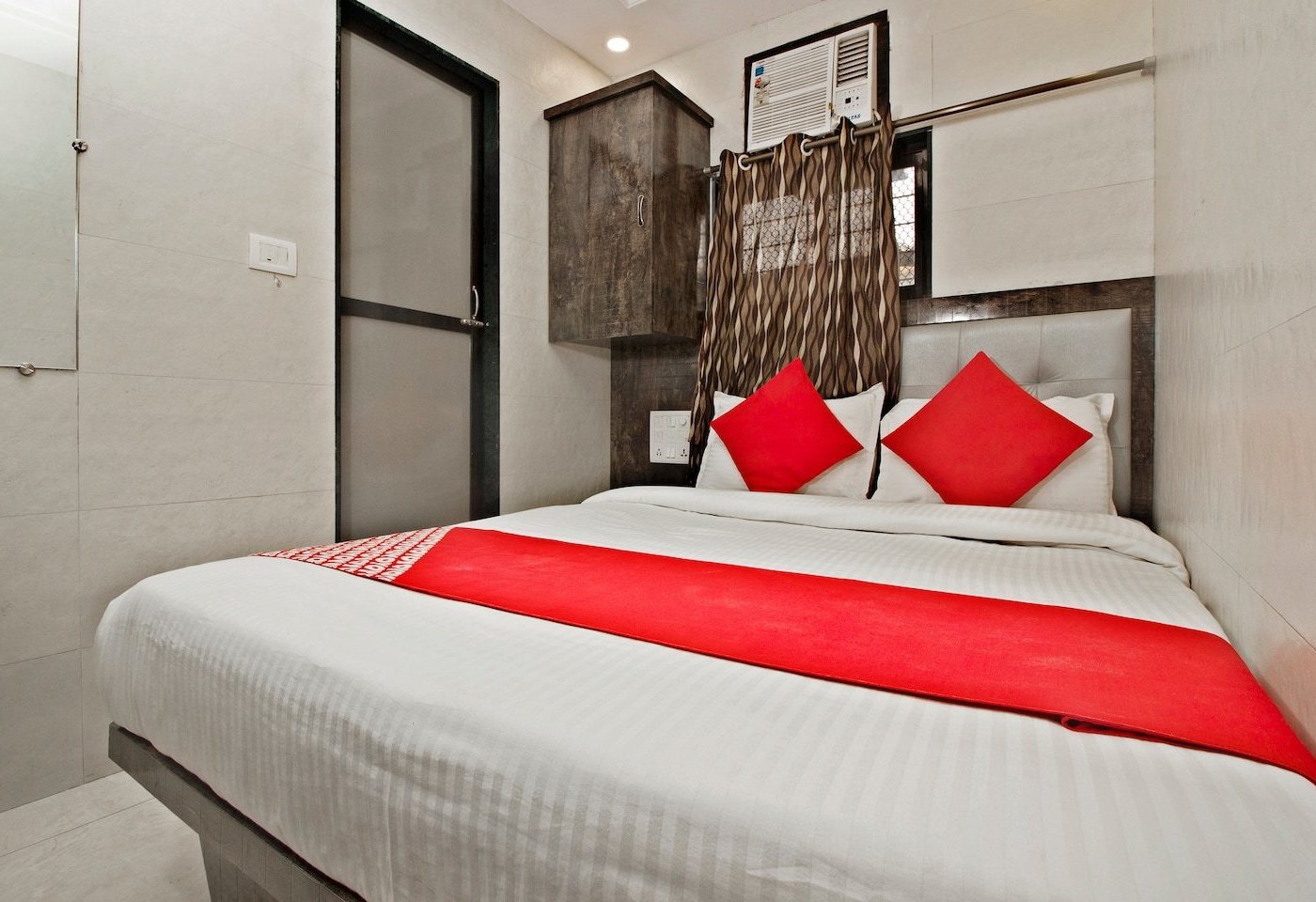 OYO Hotel Paris Residency Near Shree Siddhivinayak Temple by null