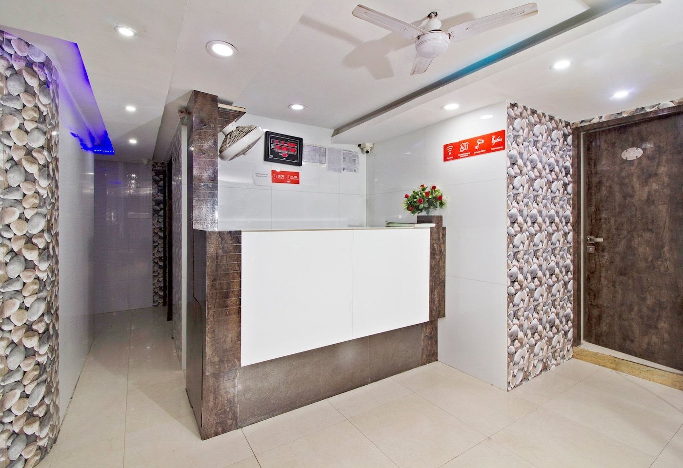 OYO Hotel Paris Residency Near Shree Siddhivinayak Temple by null