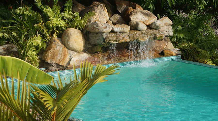 ¨Piscine extérieure cascade 