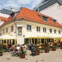 Unsere Sonnenterrasse lädt zum Verweilen ein!