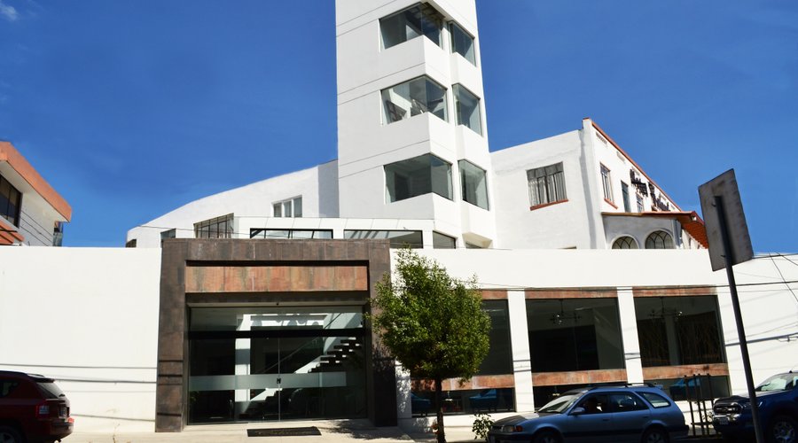 Frontis de ingreso principal
