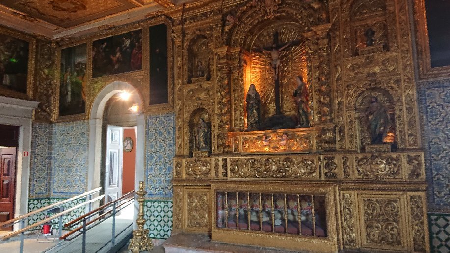 Lisboa, Convencida De Madre De Deus, Vestida Com Tabuleiro De