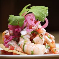Tostada de ceviche de camarón