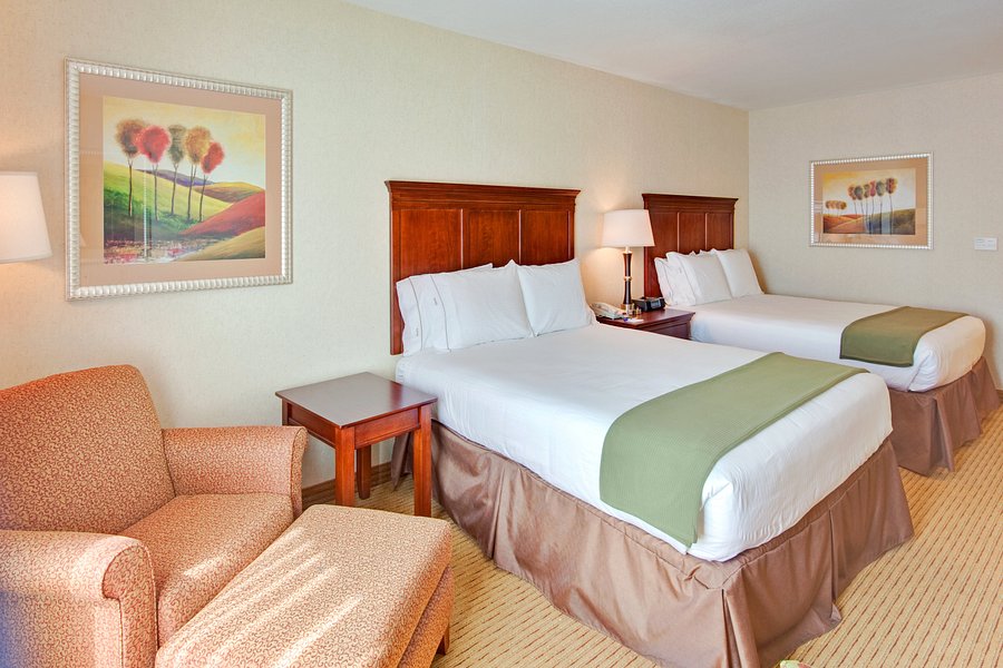 HOLIDAY INN EXPRESS HOTEL SUITES PORTERVILLE  133     1  6  2  