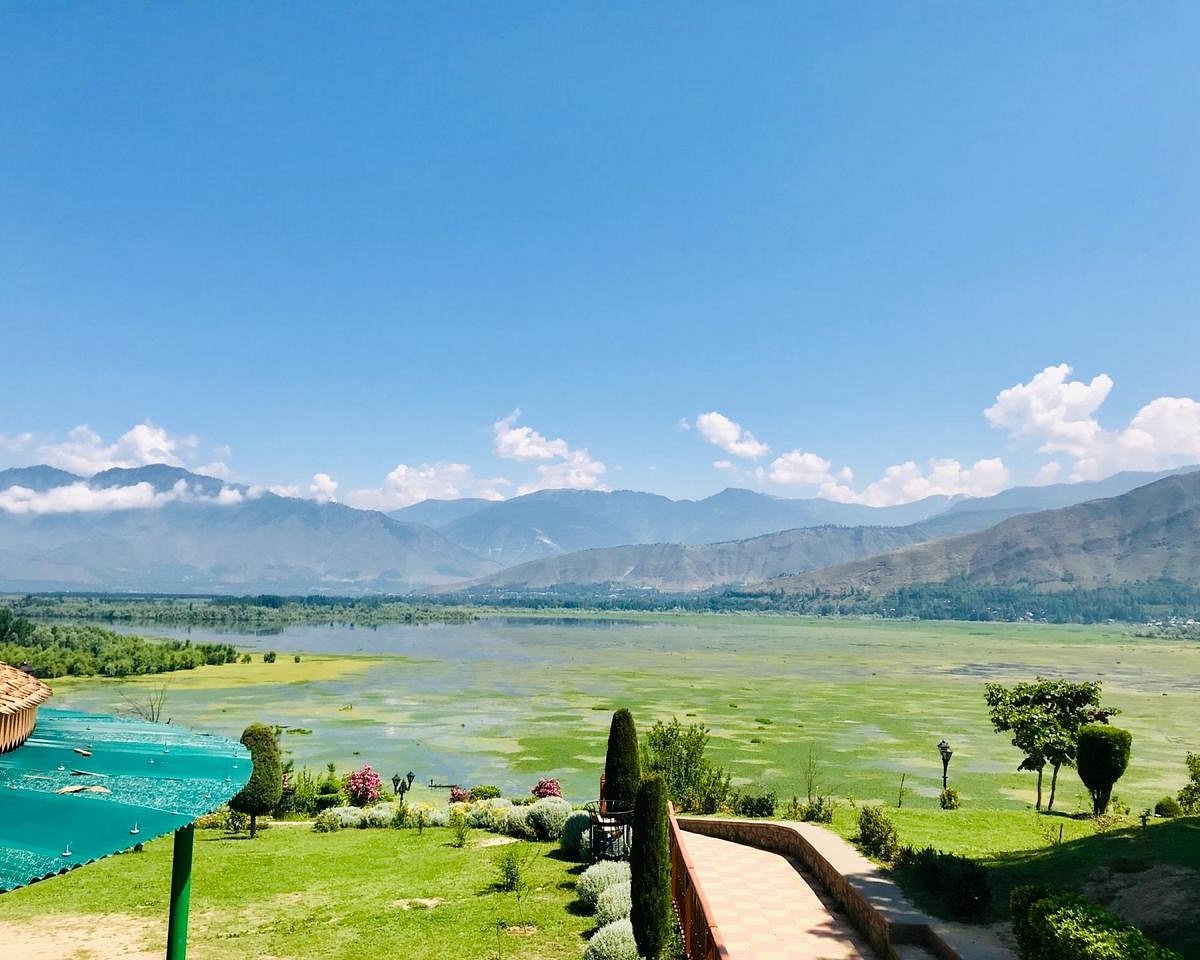 Wular Lake (Srinagar) - 2022 What to Know Before You Go (with Photos) - Tripadvisor