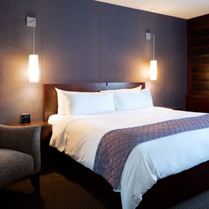 Deluxe 1-King Bedroom