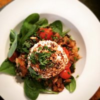 Mozzarella auf Tomaten-Melonensalat