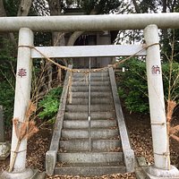 頂上の鳥居と社