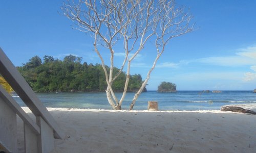 Pantai monosan. Desa kendek. Kec. Banggai Utara Kab. Banggai Laut.
