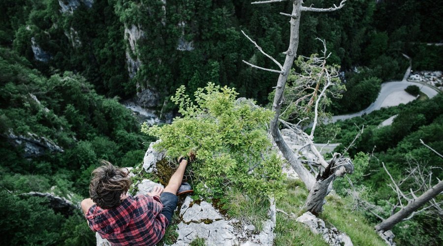 Free climbers can squeeze their fingers into hidden holds on Kušpegar's Belfries, five vertical rock formations that are the remnants of a prehistoric coral reef. Foto: Ciril Jazbec