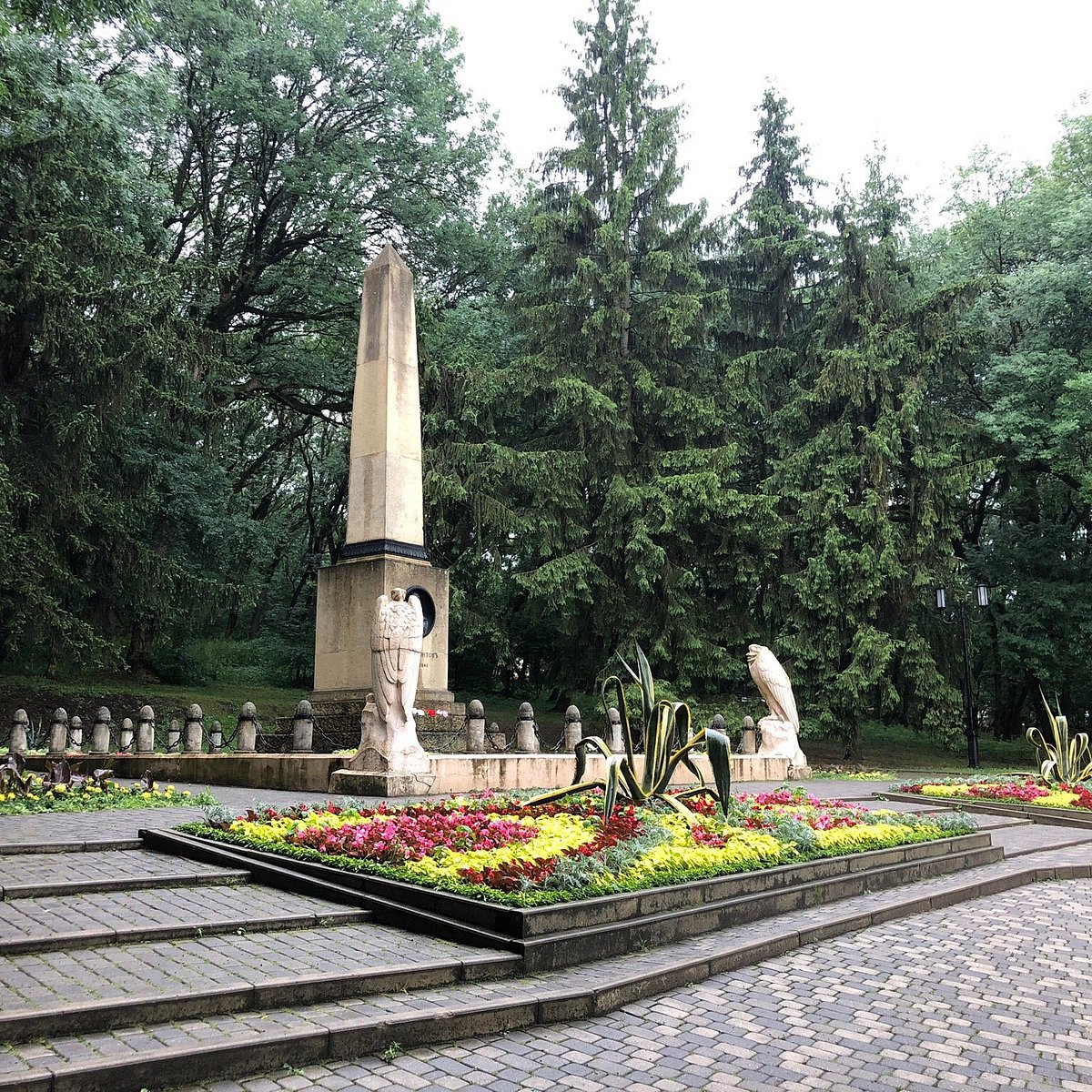 Памятник лермонтову в пятигорске фото на месте дуэли