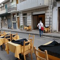 Restaurant mit Straßenterrasse im Zentrum von Solarino
