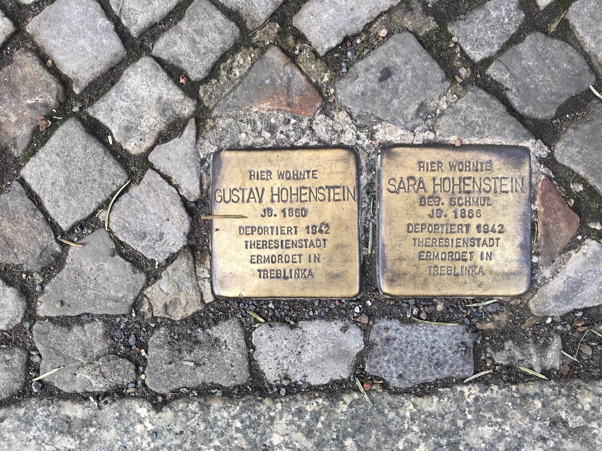 stolpersteine        
        <figure class=