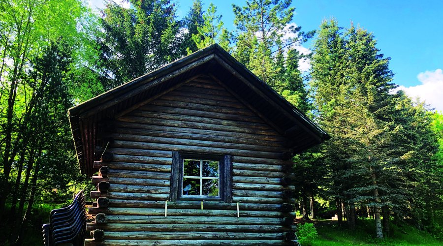 Holzhütte auf unserer Festwiese