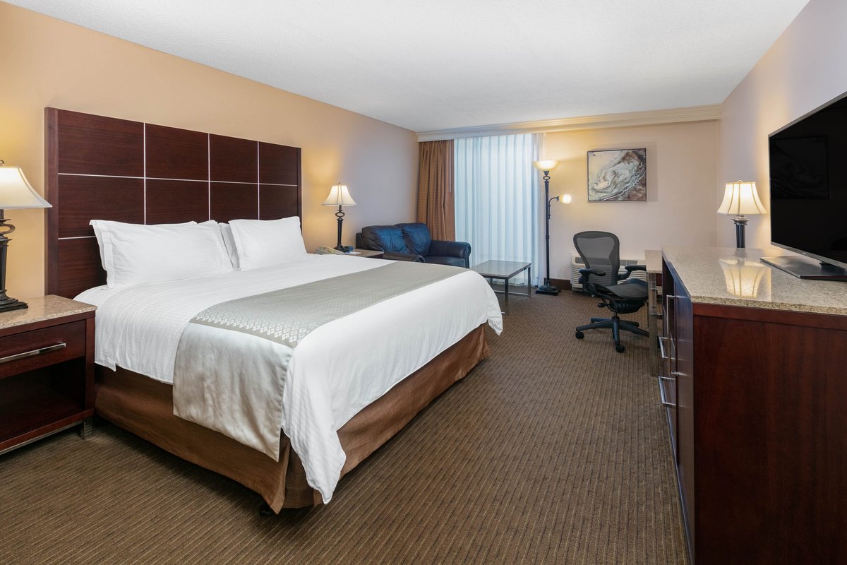 Wyndham Riverfront Little Rock Rooms: Pictures & Reviews - Tripadvisor