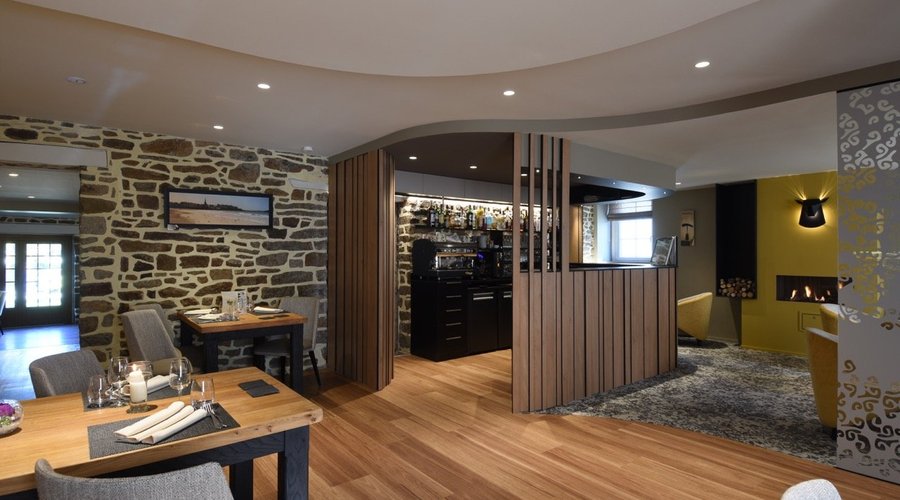 La Première Salle du Restaurant côté "Salon"...