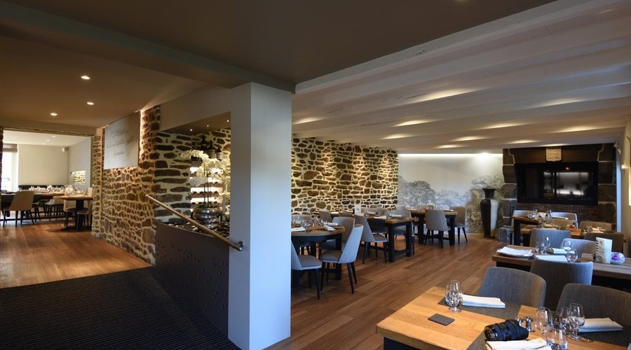 La Salle arrière du Restaurant côté "Jardin"