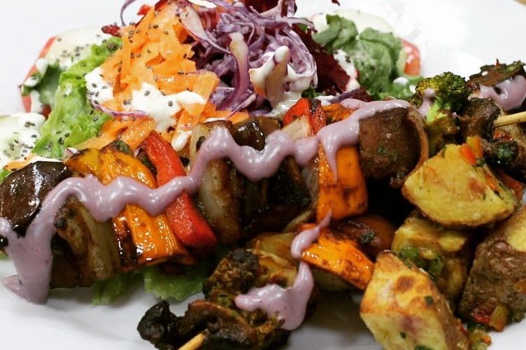 Delicious Veggie Skewers with a Rainbow Salad and Andean Potatoes
