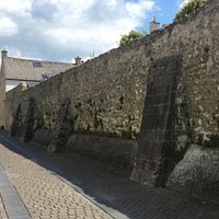 Buttressed wall