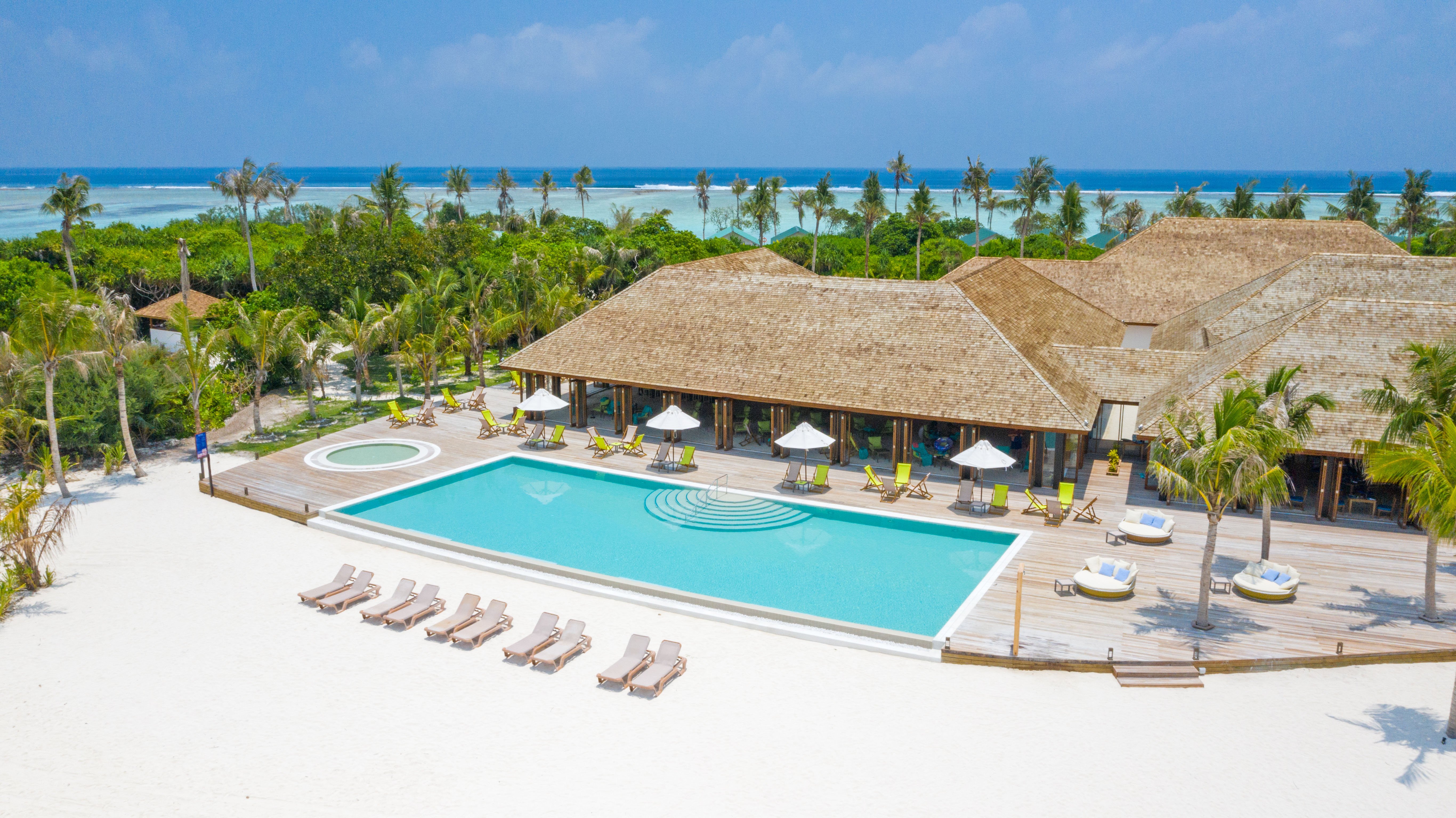 innahura maldives resort        
        <figure class=