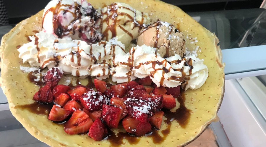 Crepe de fruta e gelado