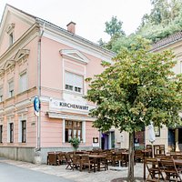 Unser schöner Gastgarten am Beginn der südsteirischen Weinstrasse!