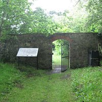 Lynastown Quaker Burial Ground plaque and interior gate, taken from the entrance drive