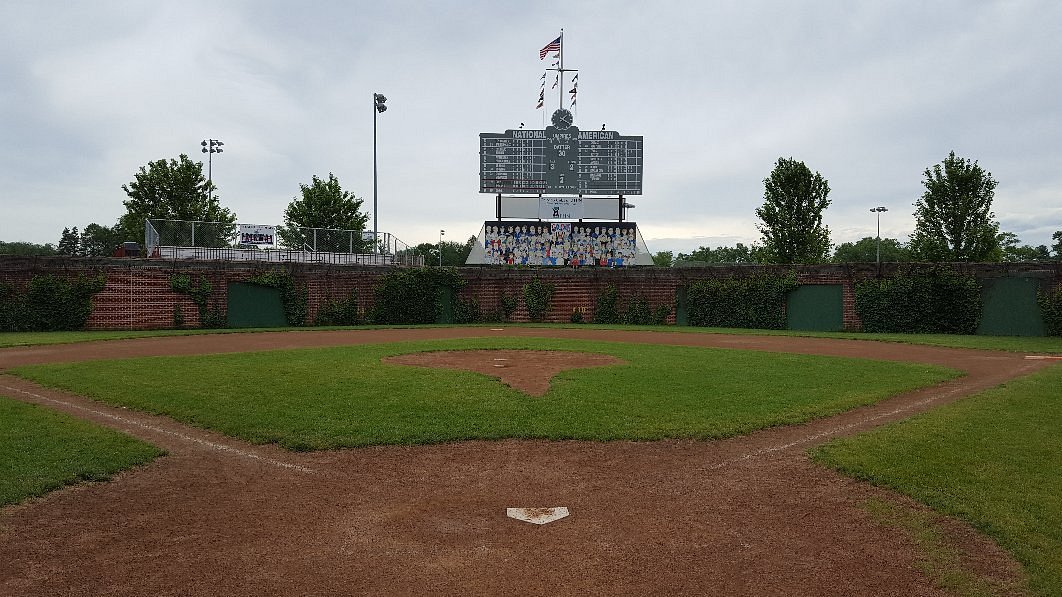 Wrigley replica turns 'Field of Dreams' into reality in Freeport, Illinois  - ABC7 New York