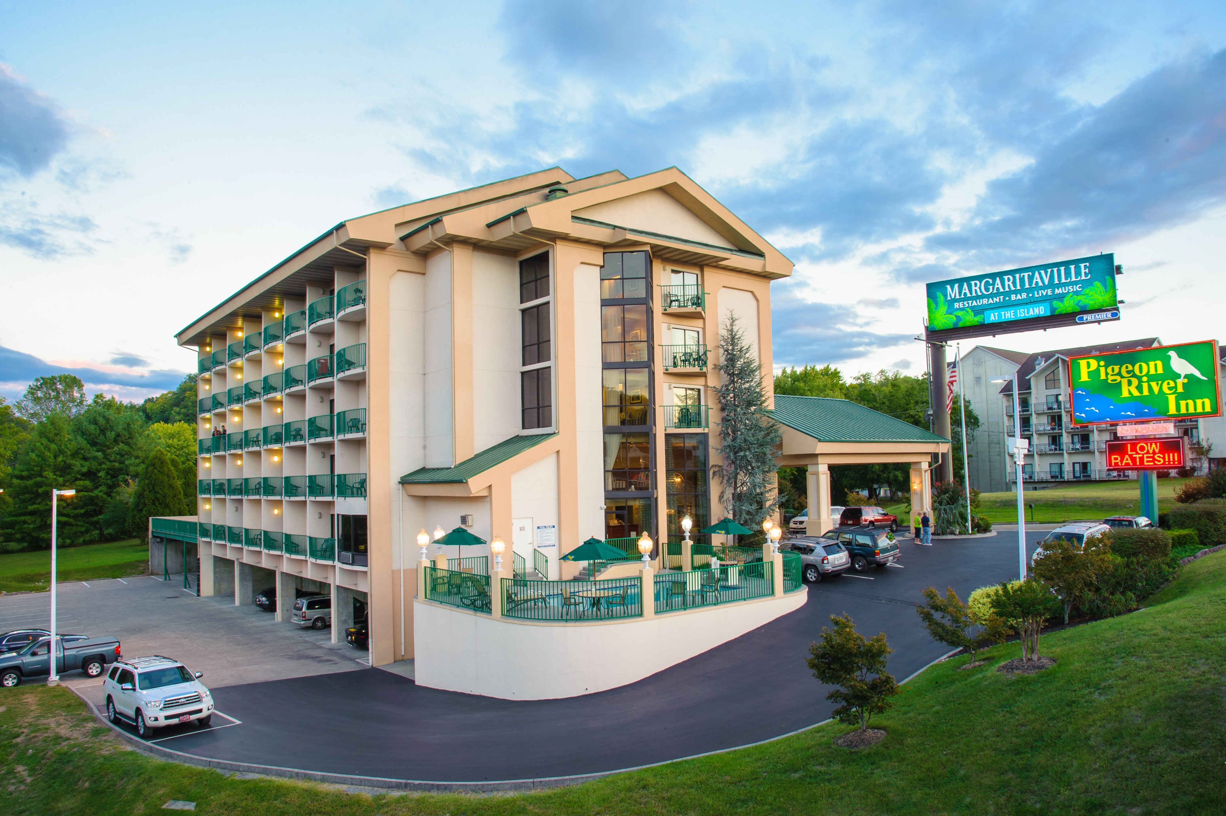 PIGEON RIVER INN Updated 2024 Prices Hotel Reviews Pigeon Forge TN   Pigeon River Inn 