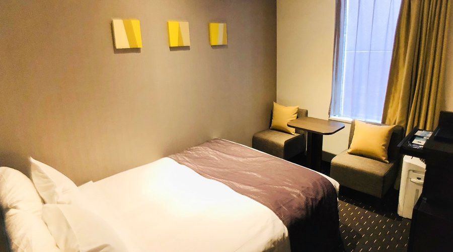 セミダブルルーム semi-double room (bed size 140cm width)